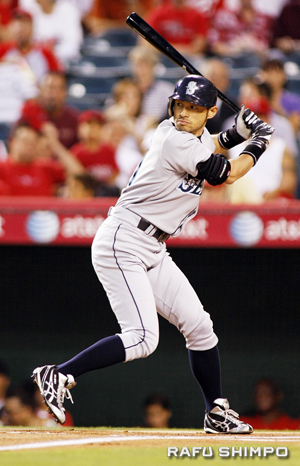 ichiro web Ichiro Suzuki takes on John Lackey of the LA Angeles Thursday, Sept. 10 in Anaheim. (MARIO G. REYES/Rafu Shimpo)