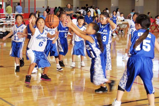 2G_NorwalkBlueKrush_Sparklers 3 col The Norwalk Blue Krush take on the Sparklers in the 2nd Grade Girls-Red Division during the Hollywood Dodgers Las Vegas Invitational Aug. 15-16. Below, FOR Wildcats take on the eventual champion WLA Shooting Angels in the 4th grade girls - Red division. (Photos courtesy of Grace Uyeshima of Hollywood Dodgers)