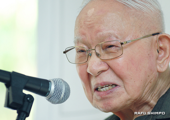 Tomita, John John Tomita, who was a student at UC Berkeley before World War II, shares his memories during a kick-off for the California Nisei College Diploma Project on Friday in Little Tokyo. (Photos by MICHAEL HIRANO COLROSS/Rafu Shimpo)