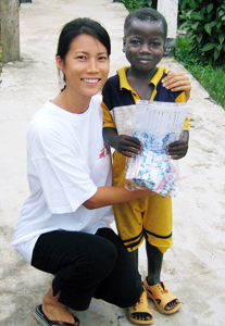 kurokawa boy Smiling with a 6-year-old boy from Sierra Leone who was successfully treated for tuberculosis.