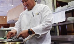 Alan-Wong_in_Kitchen