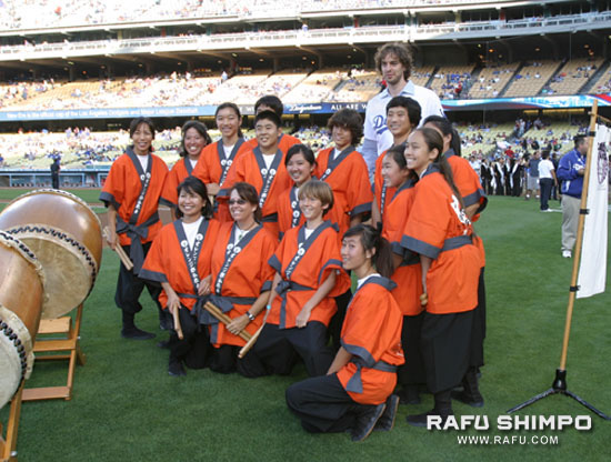 JA-Dodgers-Pau-Gason-Daion-Taiko