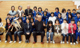 Children of Ofunato Sakari Elementary School in Iwate Prefecture show some of the instruments that were purchased with donations raised by the Asia America Symphony Association. They are joined by Ted Tokio Tanaka (front row, center) and Masako Unoura-Tanaka (back row, second from right).