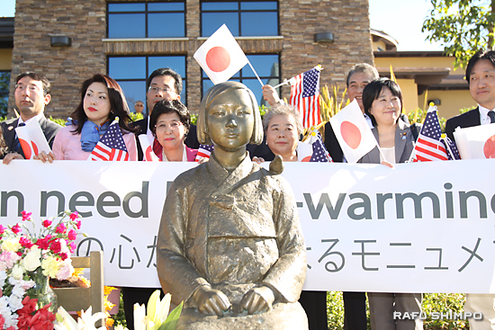 慰安婦像の撤去求める グレンデール市に抗議 Rafu Shimpo