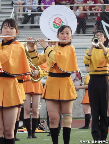 手術で克服 ３年間の集大成 ステップ数最多 京都橘高校吹奏楽部 ローズパレード参加の金丸仁美さん Rafu Shimpo